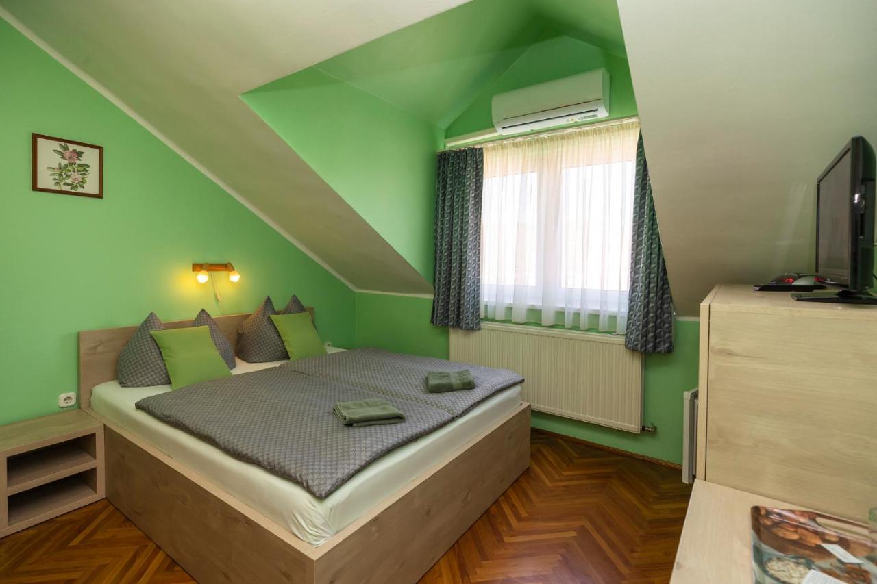 Cecey Vendeghaz Bed and Breakfast Έγκερ Εξωτερικό φωτογραφία